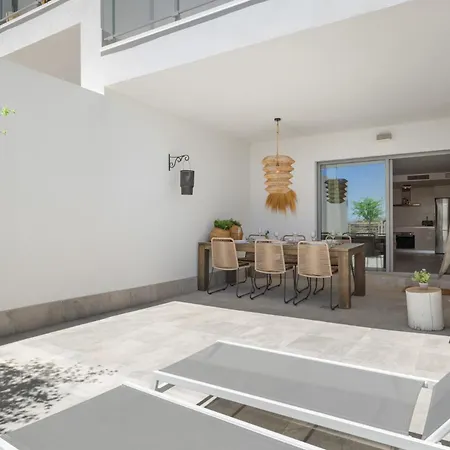 Appartement Vivi Homes - Blossom Pool, Gym & Terrace