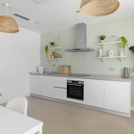 Vivi Homes - Blossom Pool, Gym & Terrace Appartement *