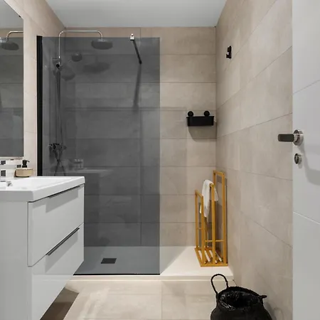 Appartement Vivi Homes - Blossom Pool, Gym & Terrace