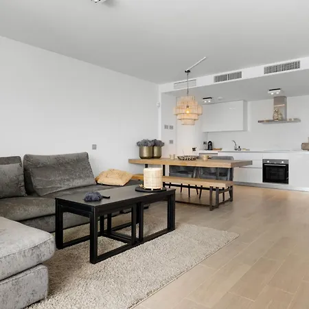 Vivi Homes - Blossom Pool, Gym & Terrace Appartement