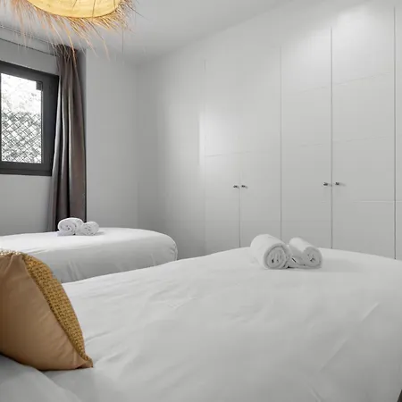 Vivi Homes - Blossom Pool, Gym & Terrace Appartement *