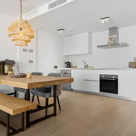 Vivi Homes - Blossom Pool, Gym & Terrace Appartement *