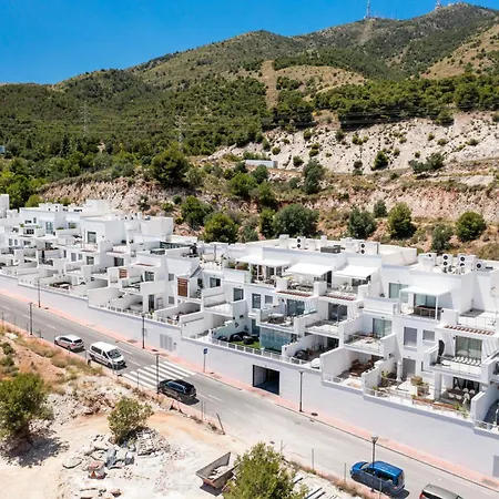 Appartement Vivi Homes - Blossom Pool, Gym & Terrace *