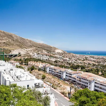 Vivi Homes - Blossom Pool, Gym & Terrace Appartement