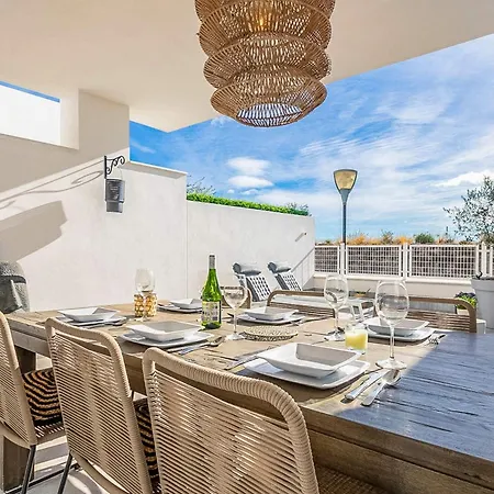 Vivi Homes - Blossom Pool, Gym & Terrace Appartement *